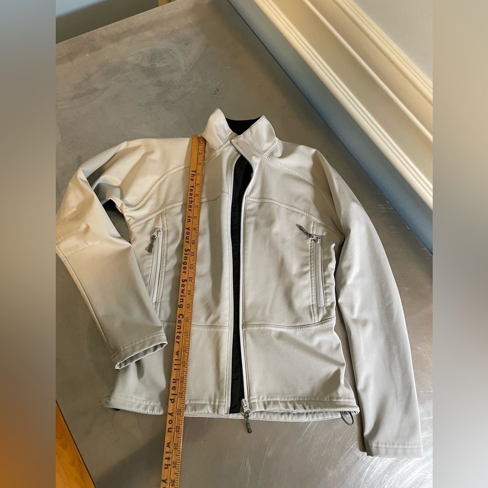 Women’s MEC Soft Shell - Picture 2 of 5